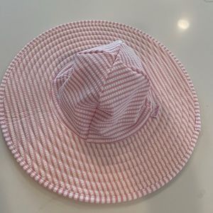 Ruffle Butts hat